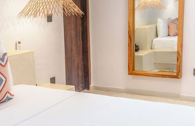 Solymar Staffed Beach Front Villa - Photo 5