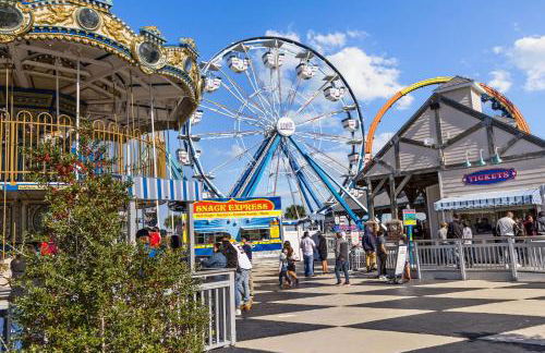 Seabrook 3BR Sleeps 10 w Backyard, Fire Pit Near Kemah - Foto 49