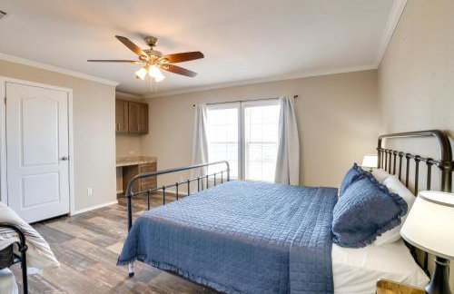 Fishermans Paradise Lake-View Home in Many! - Foto 16