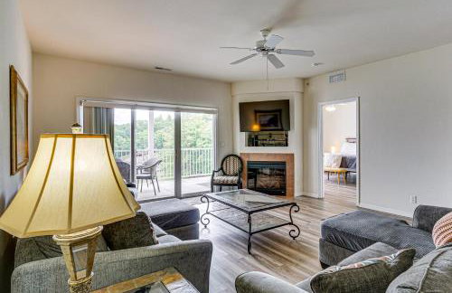 Lakefront Osage Beach Condo: Dock Your Boat Here! - Foto 7