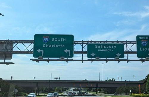 Modern home steps to historic downtown Salisbury - Foto 51