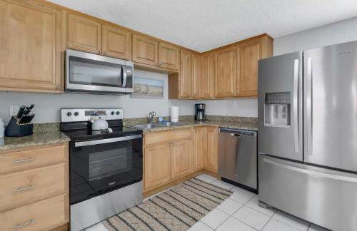 Little Beach House w/ POOL&SPA - 5 minutes to Vanderbilt Beach (Pet Friendly) - Photo 12