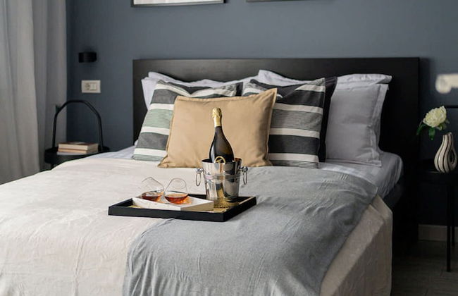 Chic Black White 2BR Retreat on Dambovitei - Foto 22