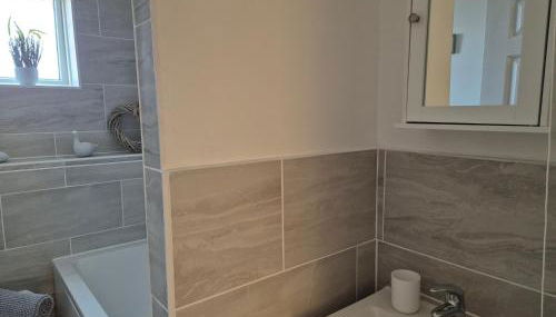 2 Bed Maisonette with Sofa Bed - Ideal for Groups #26C - Foto 3