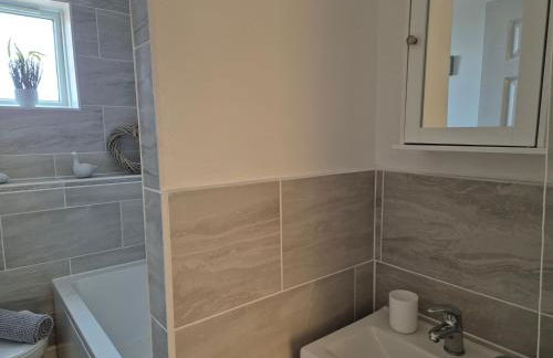 2 Bed Maisonette with Sofa Bed - Ideal for Groups #26C - Foto 3