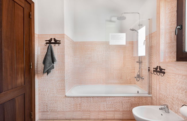 JOIVY 3-BR Cottage w/Terrace & Garden in Colares - Foto 29