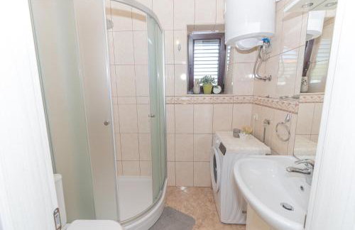 Spacious villa for 10 with a big private pool - Photo 33