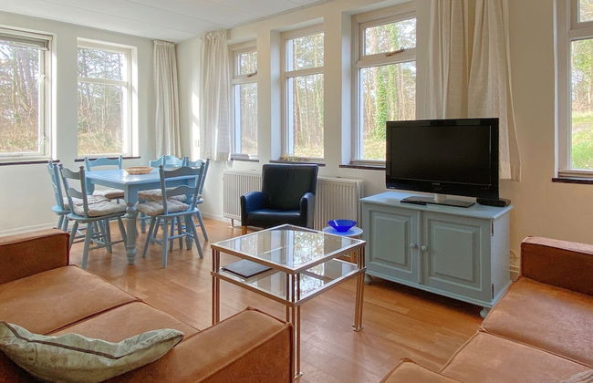 Timeless Charm and Cozy Stay - Photo 18