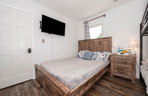 Kernersville King Beds Hot Tub Arcade Firepit - Photo 16