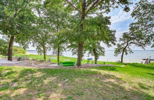 Lakefront Eufaula Escape with Dock and Private Beach! - Foto 32