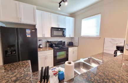 Pool view, 10 miles to Disney World, washer, dryer, kitchen, Wifi, two pools, ground level - Foto 7