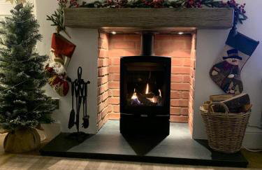 Woodland Cottage - private courtyard - Pet Friendly Retreat in the heart of Windermere - Photo 1