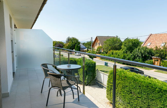 2 bedroom Apartment in Balatonszárszó with garden - Photo 12