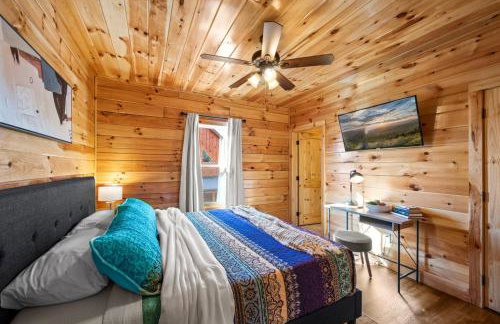 Indoor Pvt Pool, Pkyway, 44, HotTub, BBQ, King - Photo 17