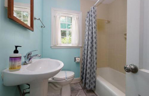 Dog Friendly Lakeside Escape with Hammock and Fire Pit - Foto 44