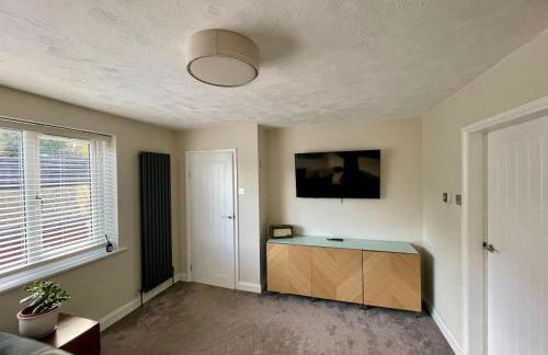 3BR, Sleeps 5, Free Parking, Fast WiFi, Near M62 & Leeds - Foto 17