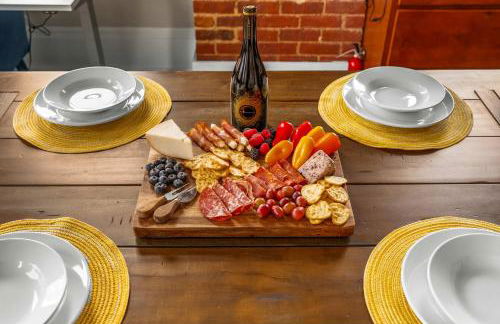 Beautiful Mountain Views in Iconic Building - Foto 24