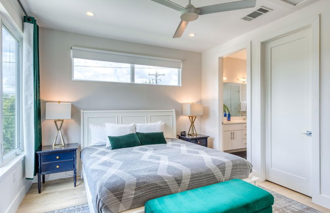 Contemporary Home Centrally Located Near Soco & DT - Foto 9