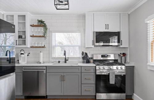 Whole House in Bay View + Fenced-in Yard + Parking - Foto 1