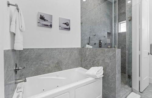 Spacious Houston 3Bed3 Bath Family Townhome - Photo 5