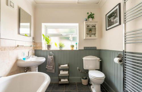 The Old Railway cottage with hot tub - Foto 27