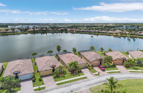 Enchanting 3 Bedroom Home Waterfront Pool and Spa - Foto 27