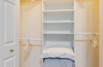 Windy City Getaway - 3BR 2BA Chicago Townhouse home - Photo 59