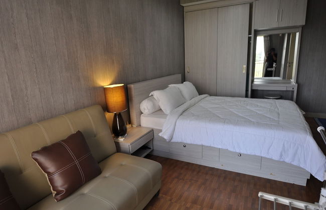 Quiet 3BRs pool and lake view - Photo 1