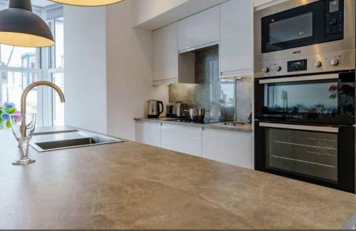 Tenby Heights, 5 en-suites, Parking & Garden - Photo 15