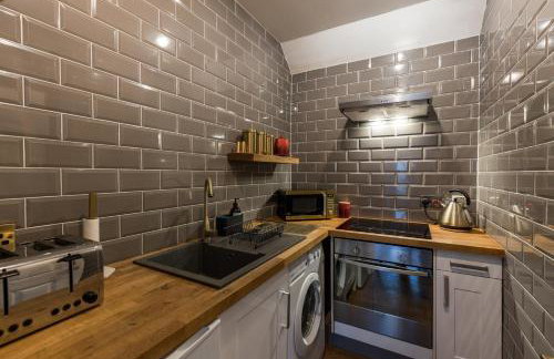 JOIVY Contemporary Cottage with Free Parking - Foto 19