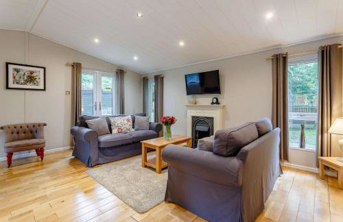 Blenheim Lodge - Photo 1