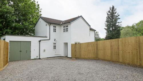 Heron's Lodge - Photo 2