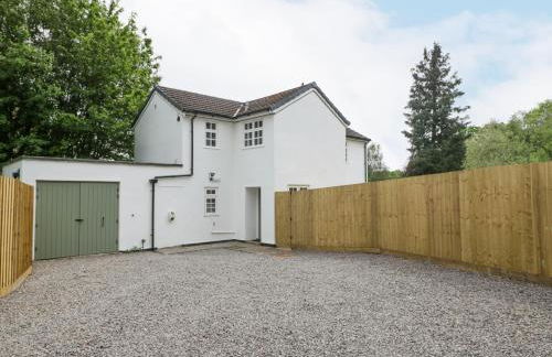 Heron's Lodge - Photo 2