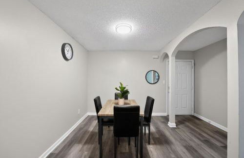 Stylish 2BR2BA with room to unwind - Foto 6