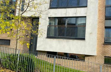 City Centre 2 bedroom apartment, secure parking. - Foto 10