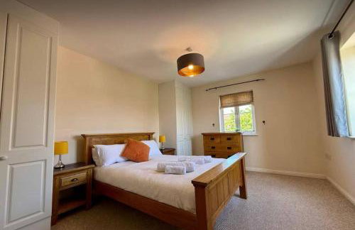 Gt. Marlow TownHouse- Families, Pets & Contractors - Photo 1