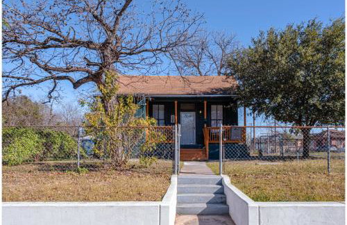 Cozy Historic Gem: 5 Mins to Downtown SA - Foto 26