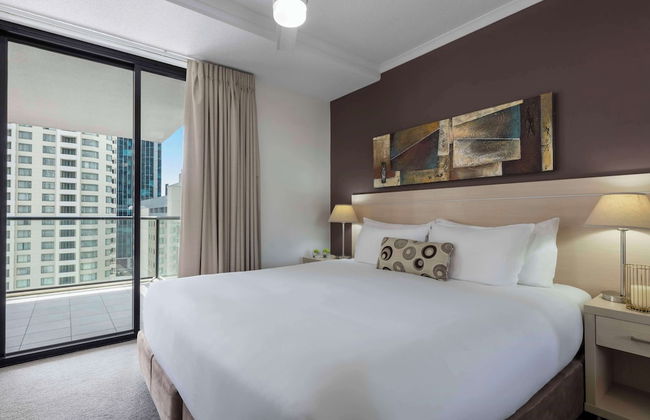 Oaks Brisbane River City Suites - Photo 15