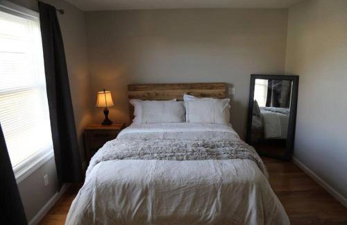 Grace Filled Apartment in Newark - Photo 17