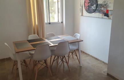 Visit Gibraltar stay in La Linea for less! - Foto 10