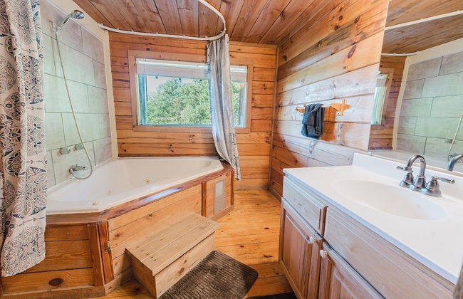 J Willy's Refuge 2 Bedroom Cabin by RedAwning - Photo 22