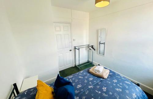 4-Bedroom House 5 mins to Beach & Parking - Foto 34