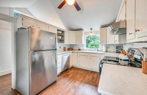 Historic Farmhouse Near Mountains and Colleges! - Foto 10