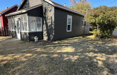 Charming fully remodeled House - Photo 9