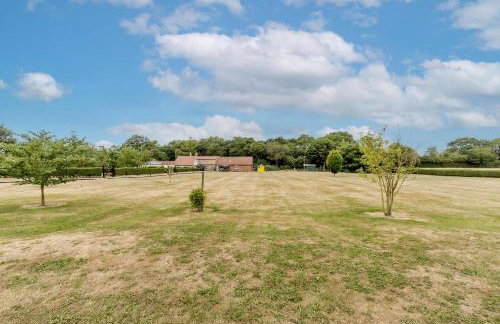 Cottage In Norfolk Sleeps 23 - Private Pool, Fishing Lake, Hot Tub Ref 99008Sc - Foto 10