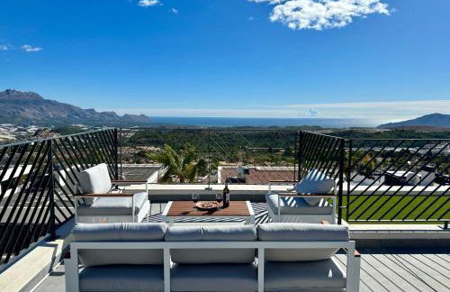 Casa con piscina climatizada y vistas al mar - Foto 3