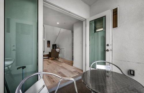 Modern 1-Bedroom Loft in Hollywood with Parking, WiFi & Hollywood Sign View - Foto 14