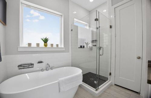 Urban EaDo Retreat - 3BR Townhome w Deck - Foto 27