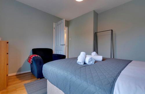 Pass the Keys Spacious and modern house with Free Parking - Photo 37