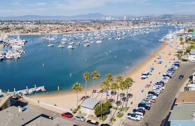 Shoreline Villa by Avantstay Steps to the Beach, Bay, & Pier! - Photo 48